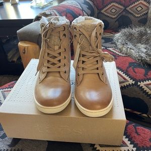 Ladies Respect Sneakers By Taos Size  11 New With Tags